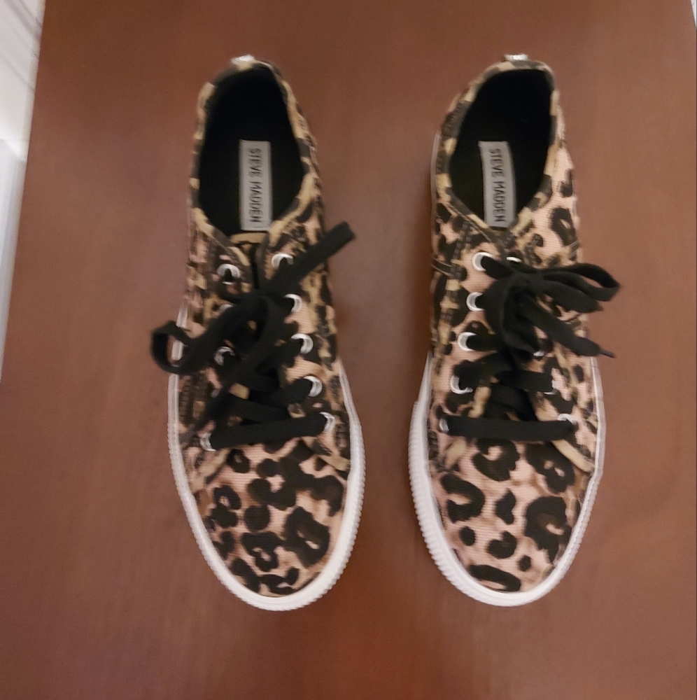 STEVE MADDEN Emmi Leopard Print Platform Sneakers